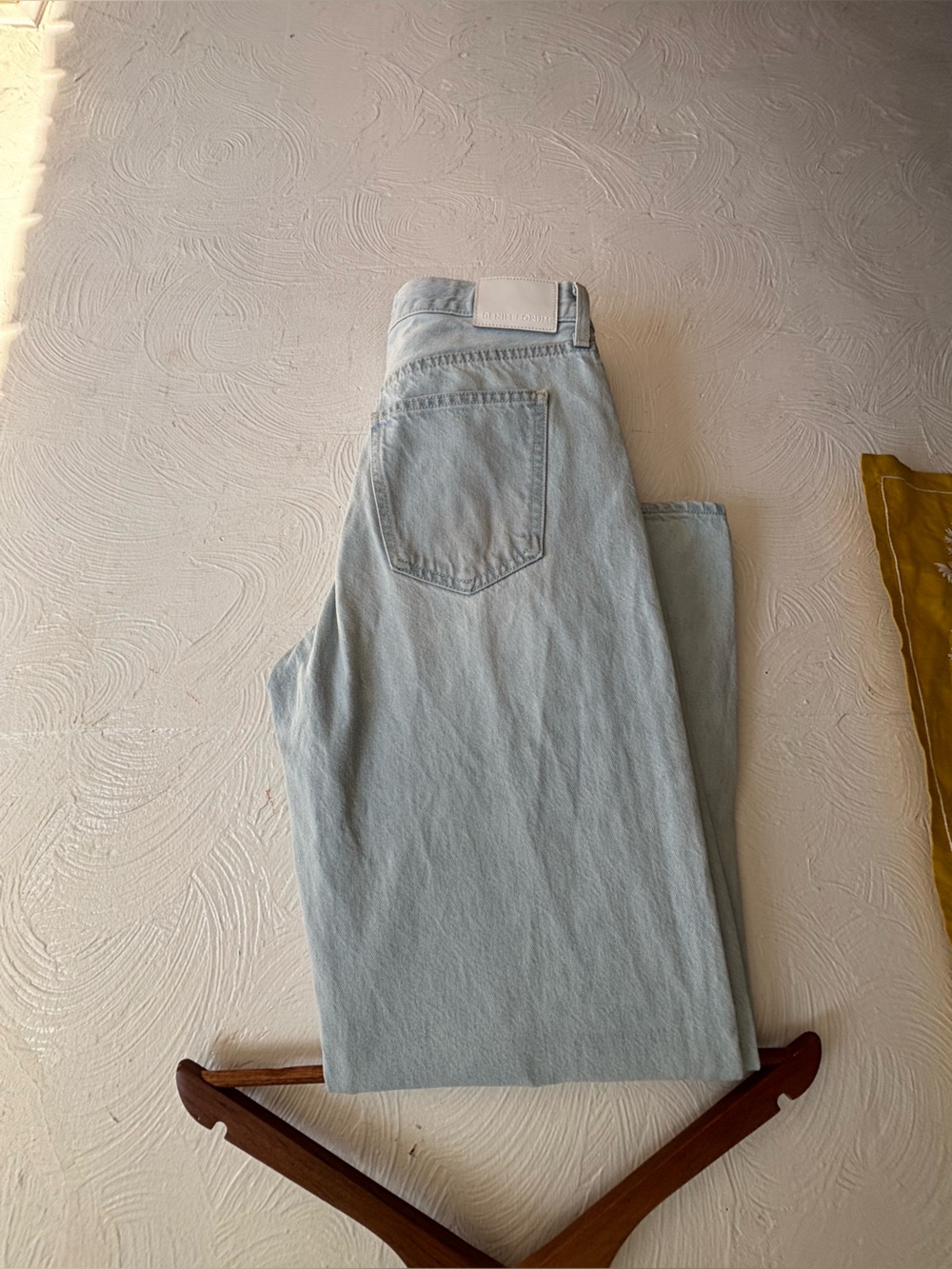 Aritzia - Denim Forum 90s Kate Baggy light Wash Wide Leg Jeans, size 28 - Picture 15 of 16